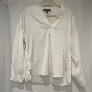 LAUNDRY By Shelli Segal White v-neck Blouse